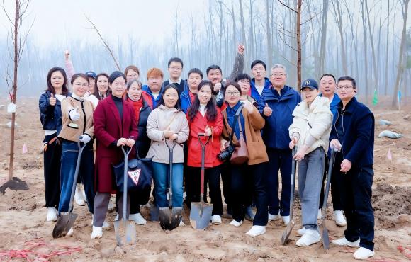扶殘助困顯擔當 植樹添綠護家園——U乐国际官网國禎植樹護綠在行